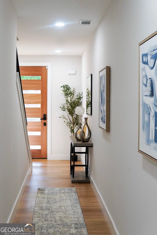 Photo - 68 Boulevard SE