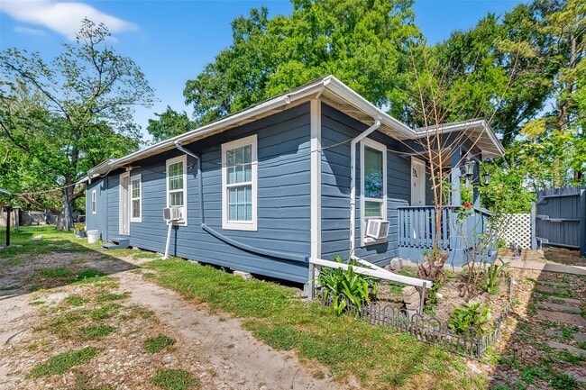 Building Photo - 968 Garapan St