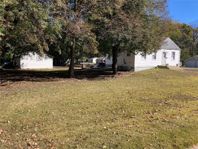 Photo - 915 Lindsay Ln