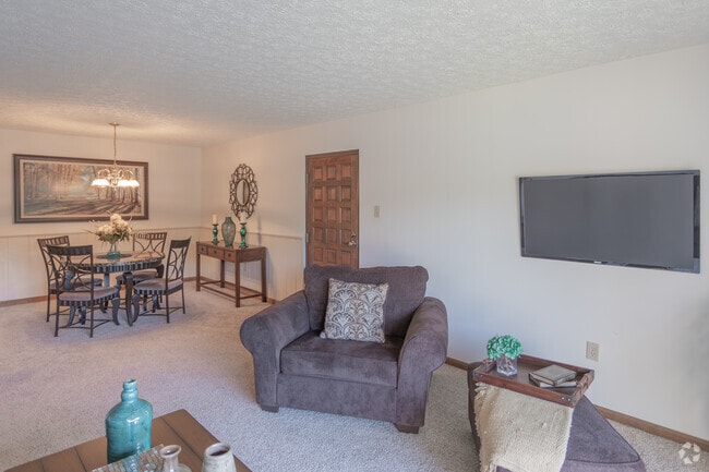 2BR, 2BA - 1,100 SF
