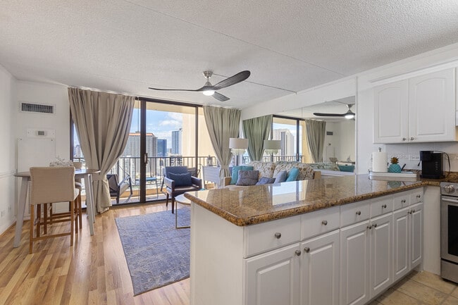 Photo - 411 Hobron Ln