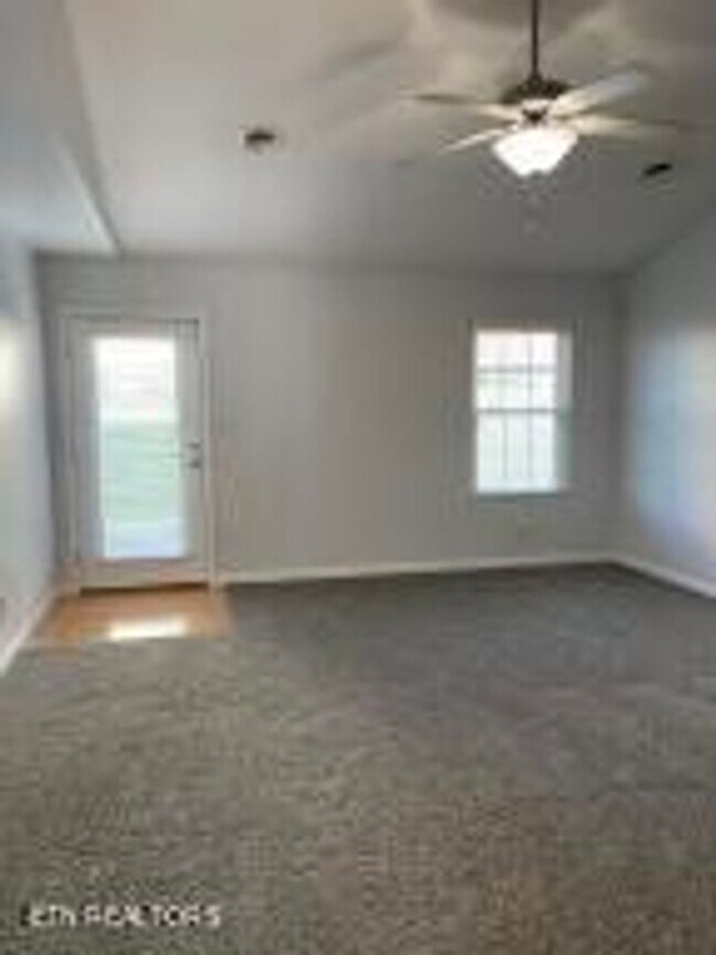 Photo - Knoxville 37914 - Short-term 6-month or 1 ...