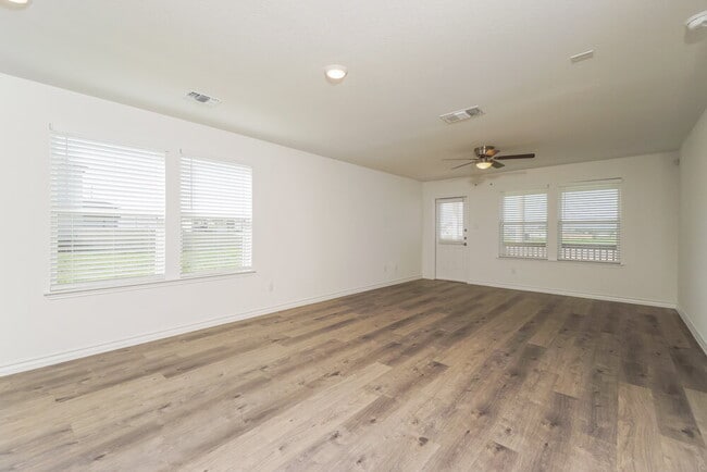 Photo - 1652 Viola Ln