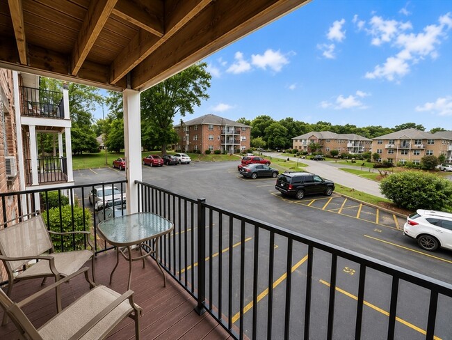 Building Photo - 9 Kenmar Dr Unit 13