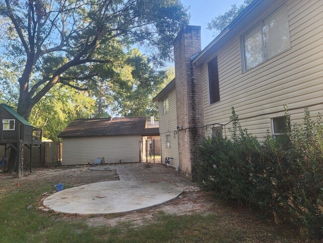 Photo - 9902 Kings Walk Round St