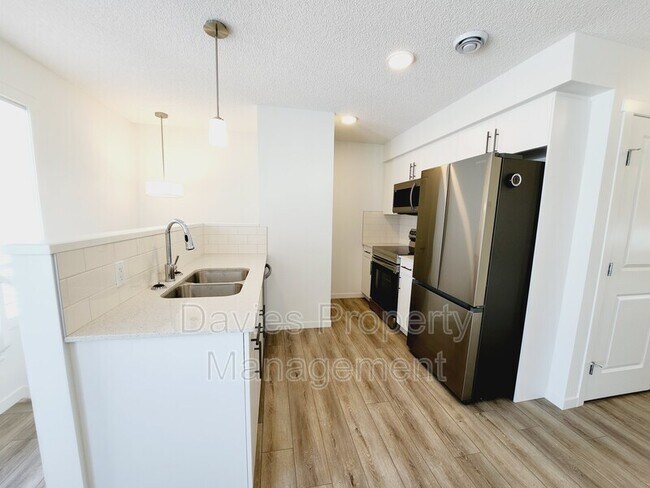 Photo - 1530 Tamarack Blvd NW