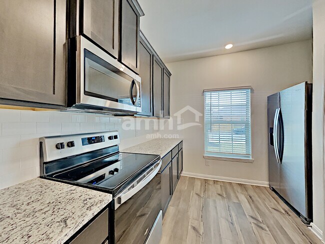 Photo - 3137 Bowen St