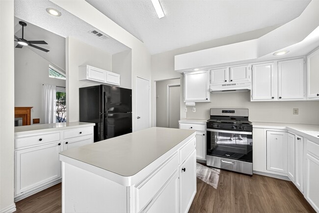 Photo - 20115 Beechview Ln