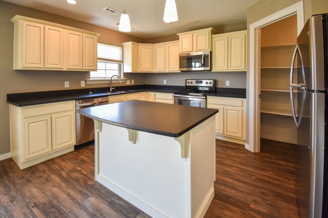 Photo - Stunning 3 bedroom, 2 bathroom Home availa...