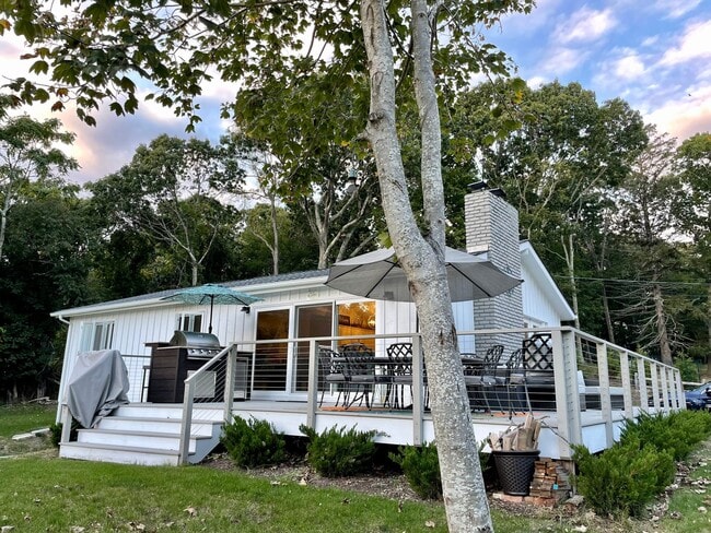 Building Photo - 6 Community Dr