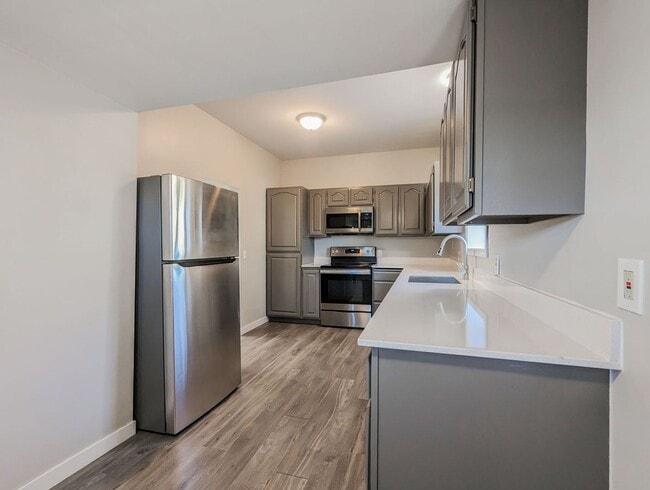 **Move-In Special** Move in ready 3 bed 1 bath home w/main level bedroom - **Move-In Special** Move in ready 3 bed 1 bath home w/main level bedroom