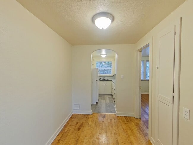 Photo - Glacier Tri-Plex Unidad 490 East 14th Ave