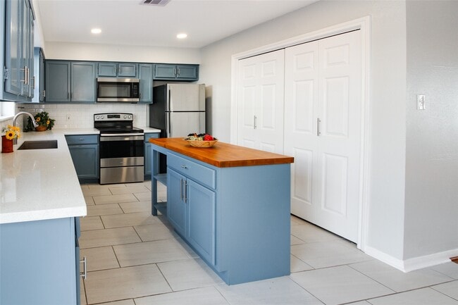 Photo - 8868 Kempwood Dr