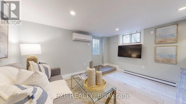 Photo - 122 Parkmount Rd