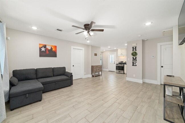 Photo - 6720 Cathcart Dr