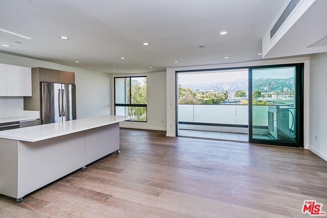 Photo - 328 N Maple Dr Unit 201