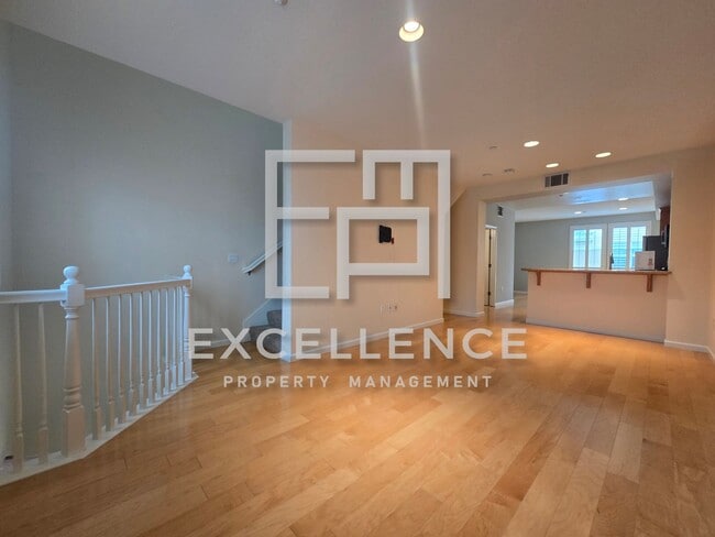 Photo - 2/2.5, 2 Car Tandem Garage, 2 En-Suite Bedrooms, Washer and Dryer - Japan Town