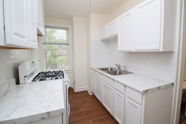 Photo - 867 Central Ave W Unidad 2