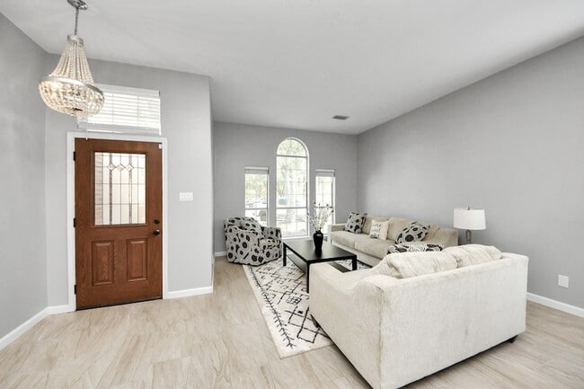 Photo - 20922 Whitevine Way