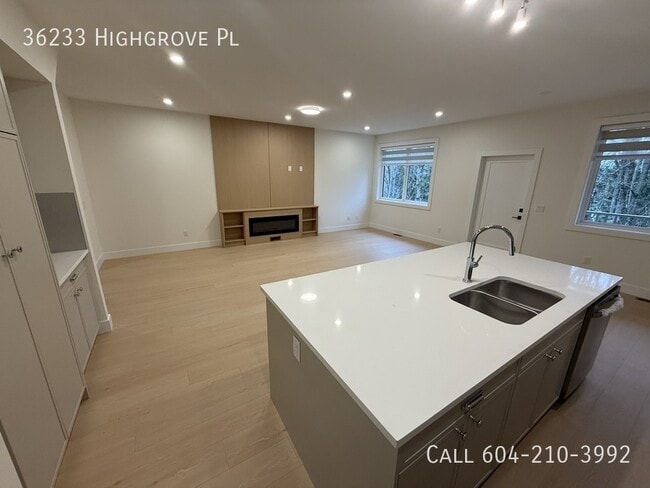 Photo - Brand New Large Rowhomes Near Ledgeview