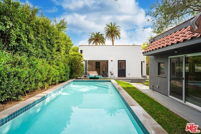 Building Photo - 623 N Sierra Bonita Ave