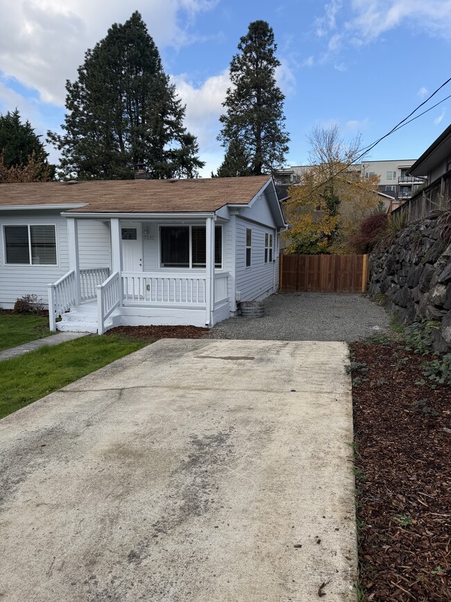 Photo - 7511 37th St W
