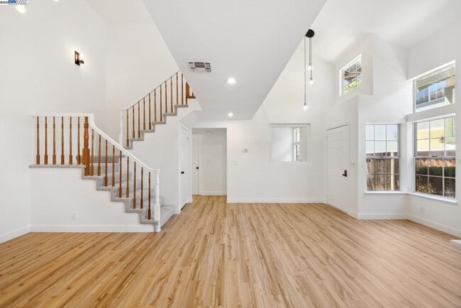 Photo - 1733 Magnolia Cir