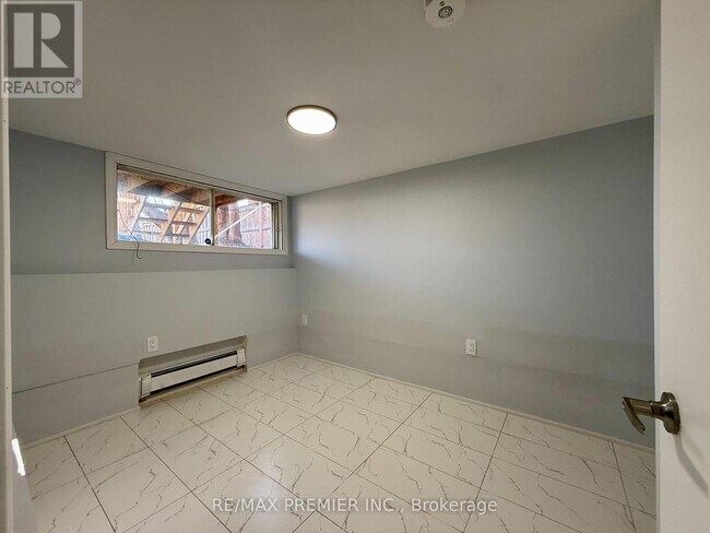 Photo - 288 Scott St