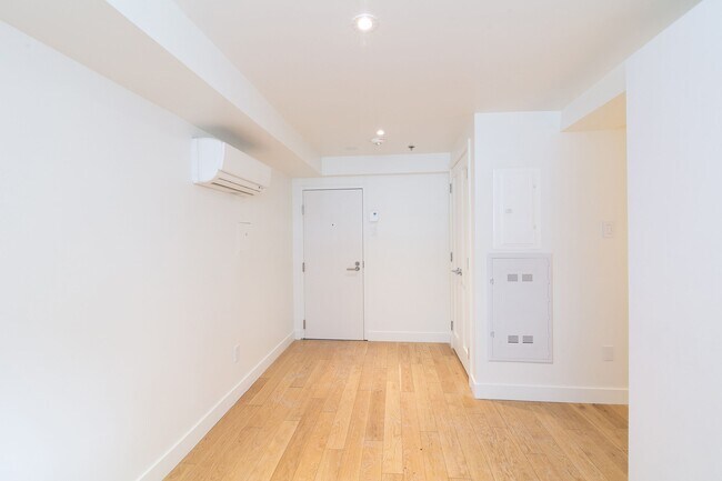 Photo - 25 Av des Pins O Unit 109