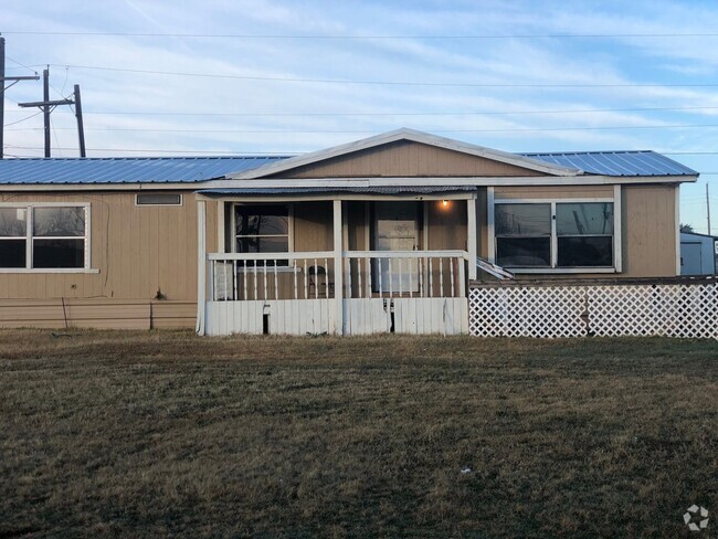 Building Photo - Tye, TX  Trailer house; 3/2