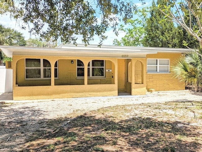 Building Photo - 6559 Bougainvilla Ave S Rental
