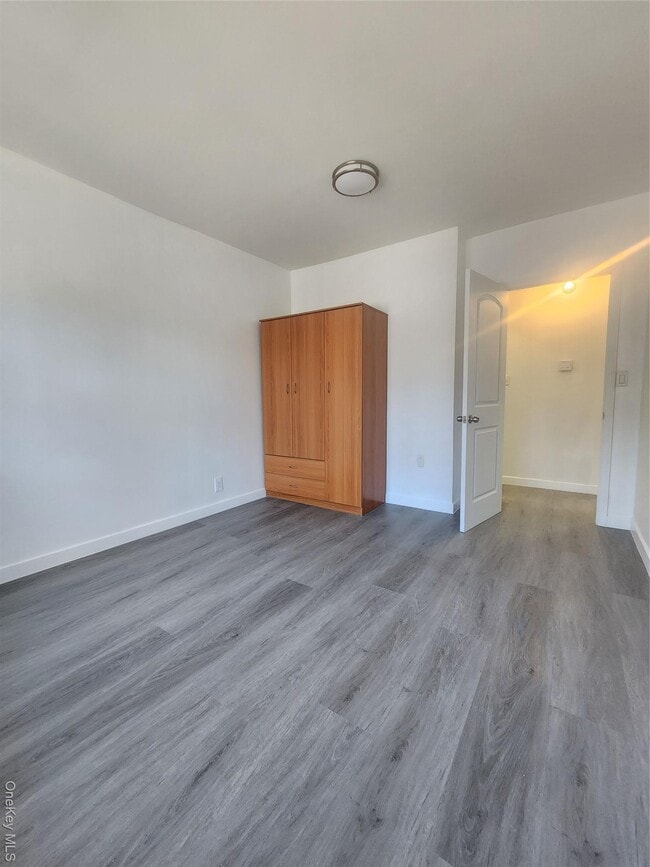 Photo - 61-21 159th St