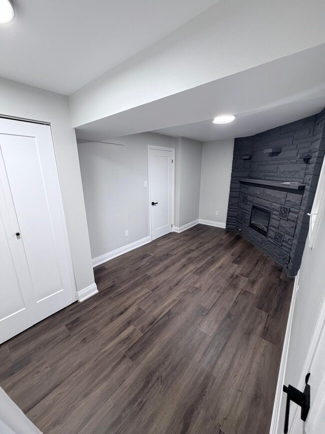 Photo - 604 Farwell Cres