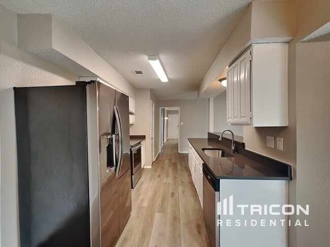 Photo - 1040 Twin Falls Dr House