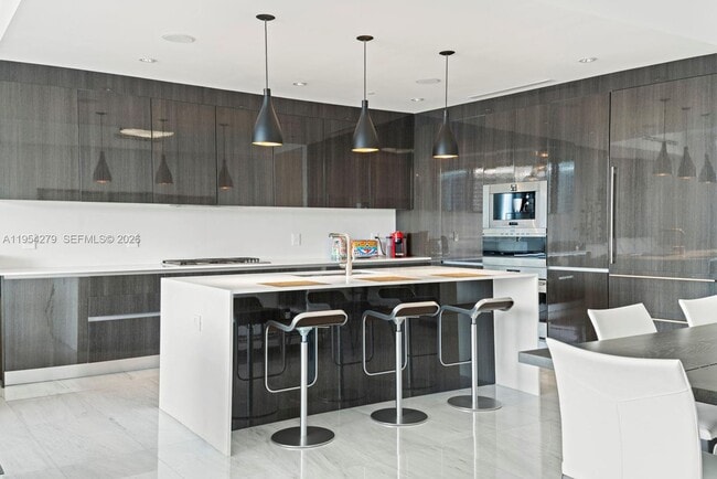 Building Photo - 3300 NE 188th St