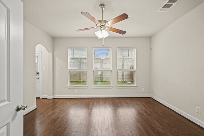 Photo - 2025 Cambridge Heights Pl