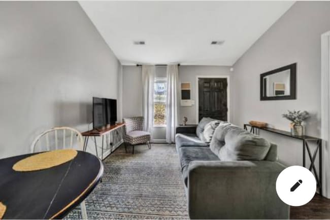 Photo - 912 Kyle Ave NE