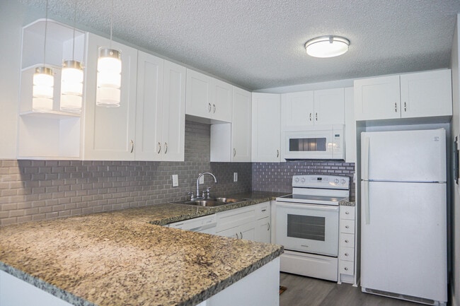 Building Photo - 8005 Lake Dr Unit 311