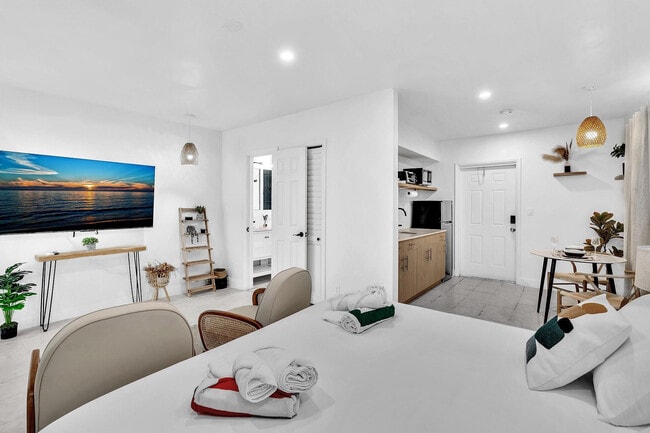 Building Photo - 1941 Washington St Unit 3