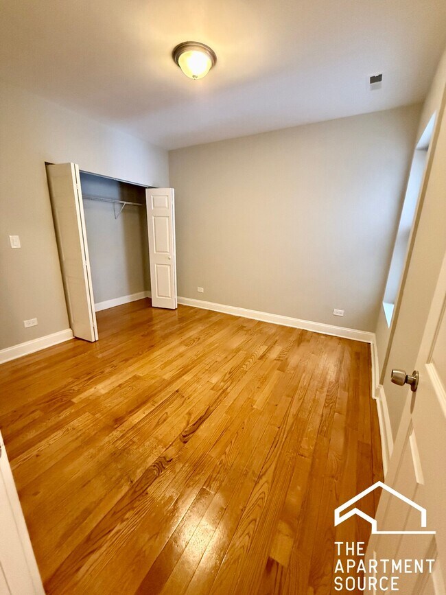 Photo - 6913 S Paxton Ave Unidad 6913 South Paxton Ave