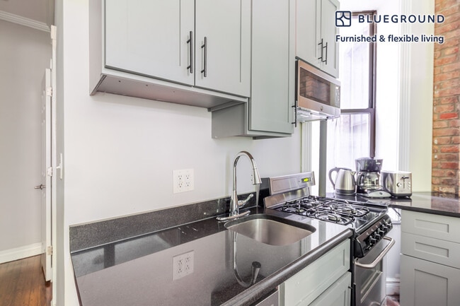 Photo - 248 Mott St Unidad FL2-ID1854