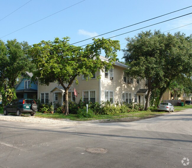 Clayton Manor - Clayton Manor Apartments