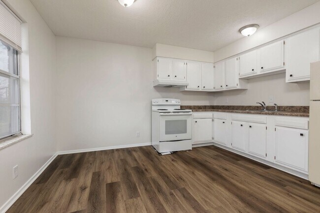 Photo - 9308 Aylesbury Dr Unidad #4