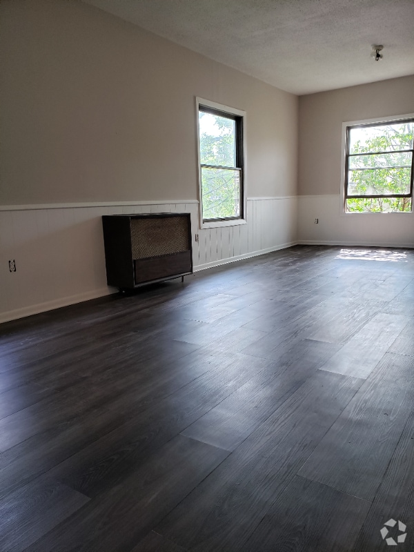 Building Photo - 123 N Walnut St Rental
