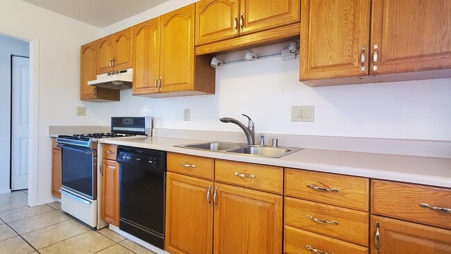 Photo - 121 W 11th St