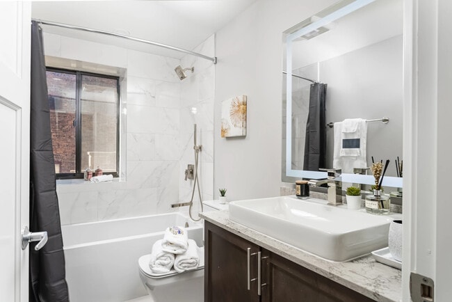 Photo - 2211 E 67th St Unidad 802