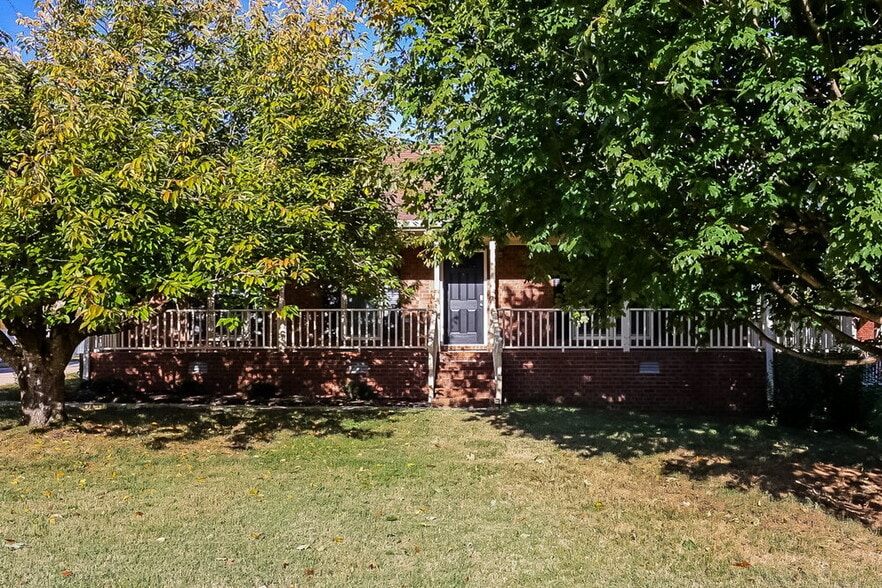 225 Richmond Dr