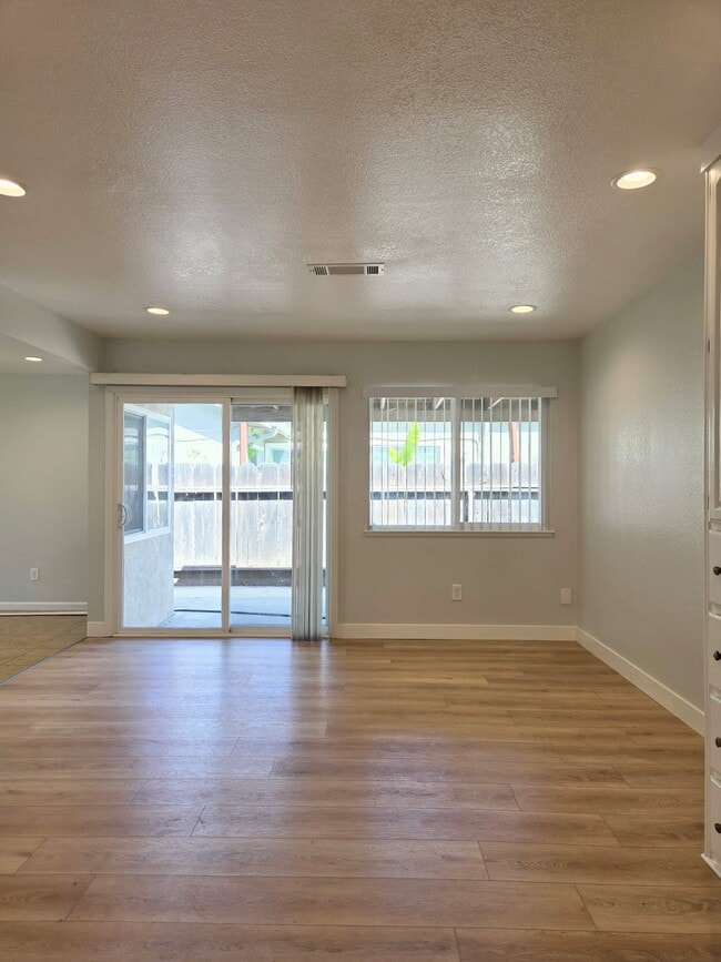 Photo - 228 Carmillita Way