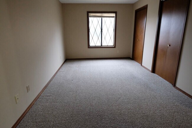 Photo - Full Featured Upper 2 Bed, 2 Bath, Garage and Pool Unidad 2010 #3