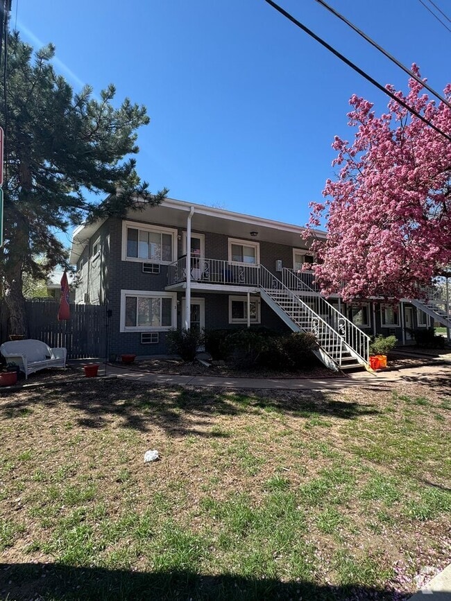 Building Photo - Updated 3-bedroom 1 bathroom in Littleton! Unit #6 Rental